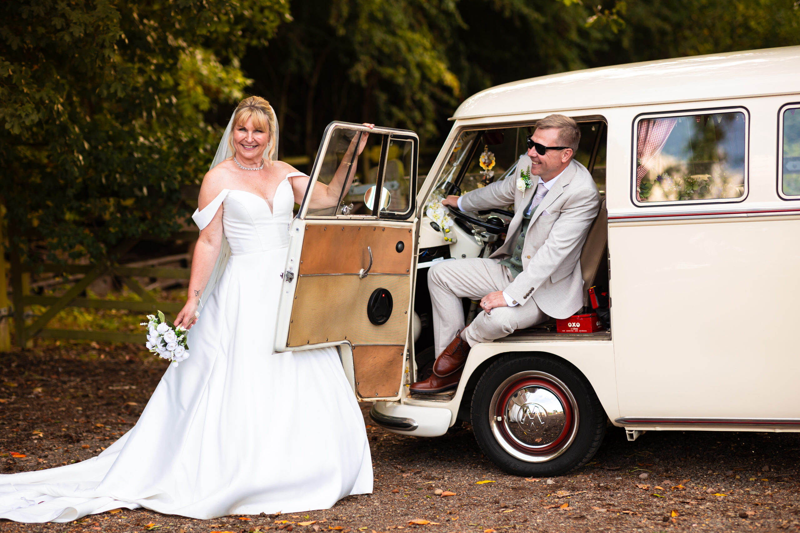 Relaxed Hybrid wedding photography in Cambridge capturing natural couple moments
