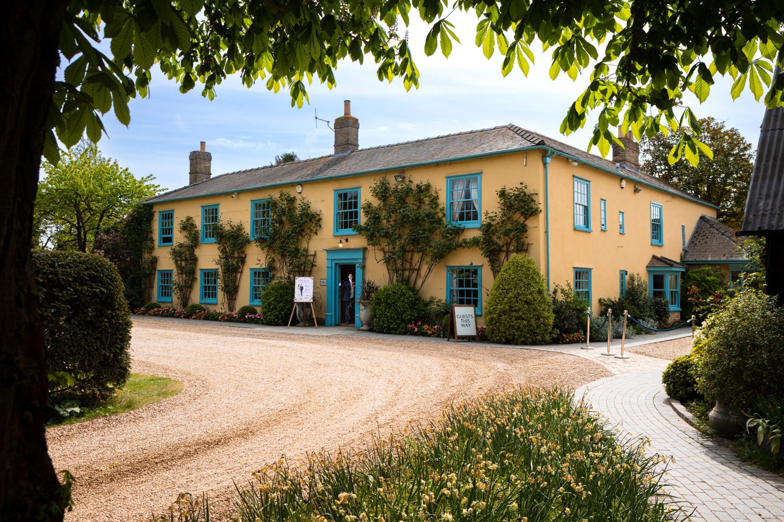 Relaxed countryside wedding at South Farm near Royston.