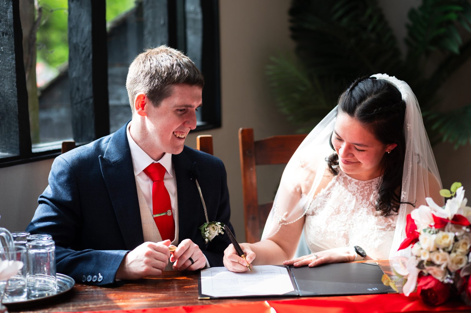 Relaxed countryside wedding at South Farm near Royston.
