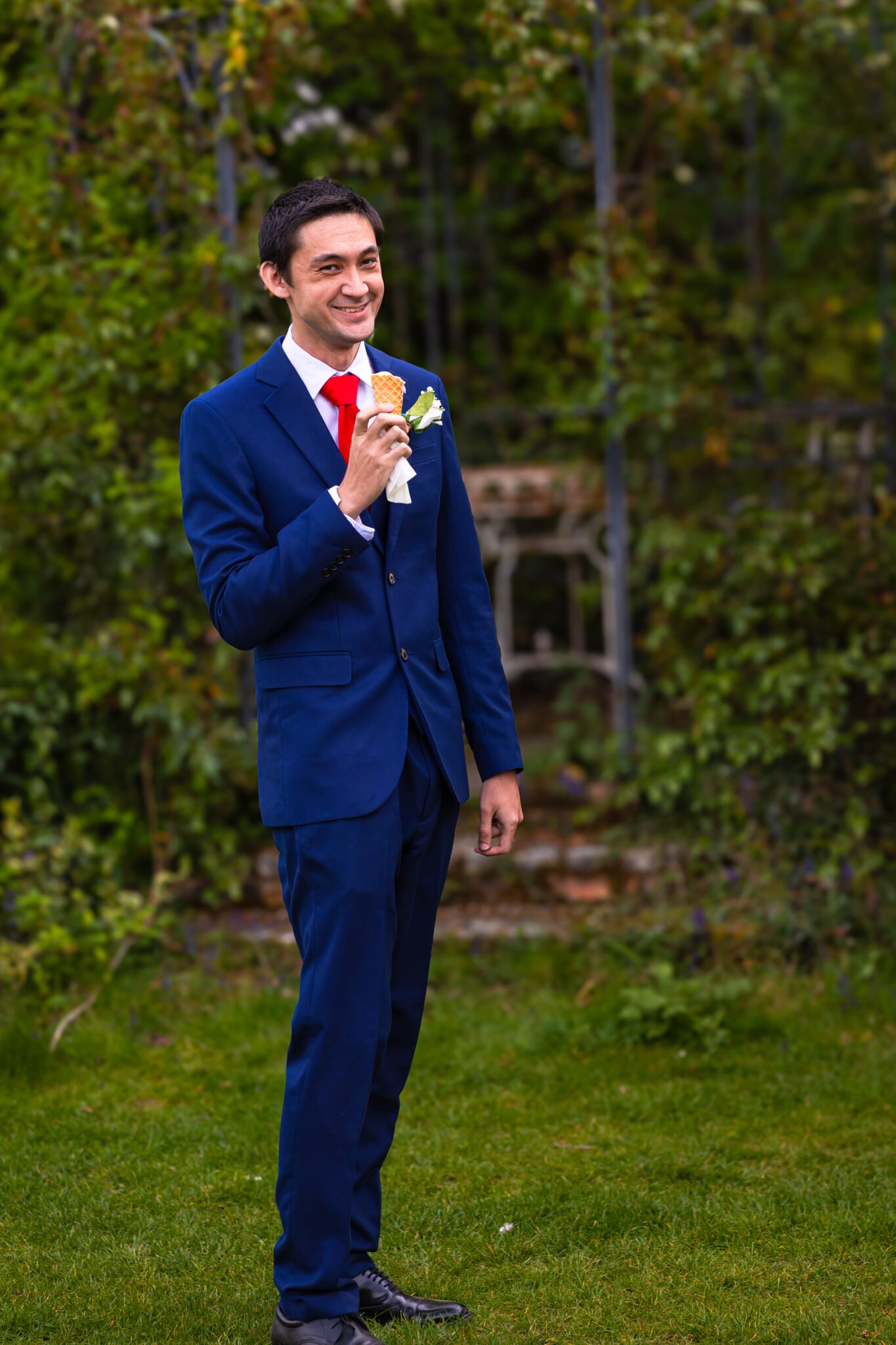 Relaxed countryside wedding at South Farm near Royston.