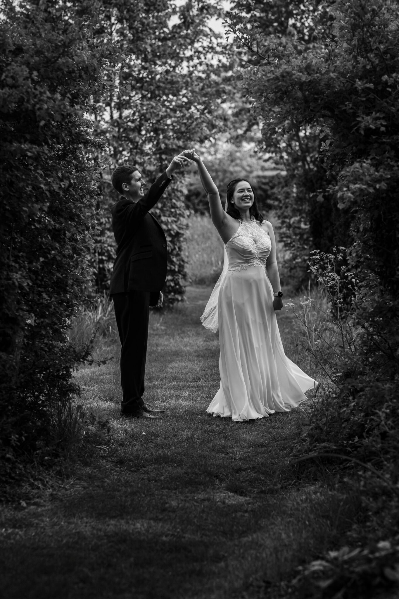 Relaxed countryside wedding at South Farm near Royston.