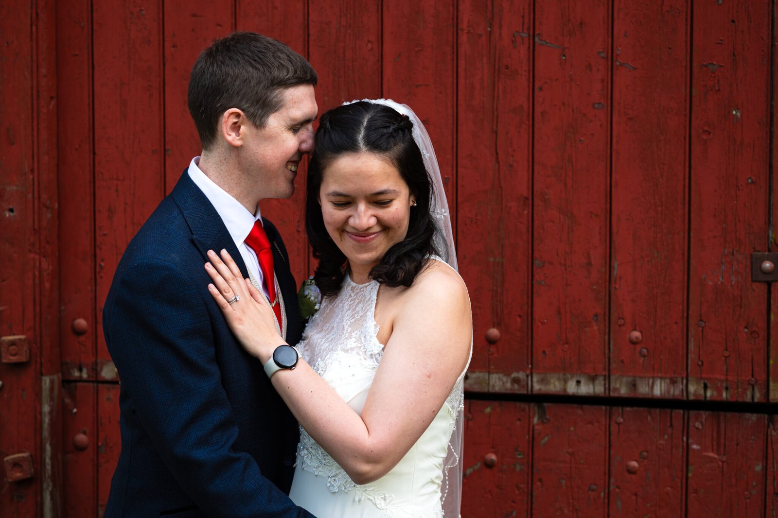 Relaxed countryside wedding at South Farm near Royston.