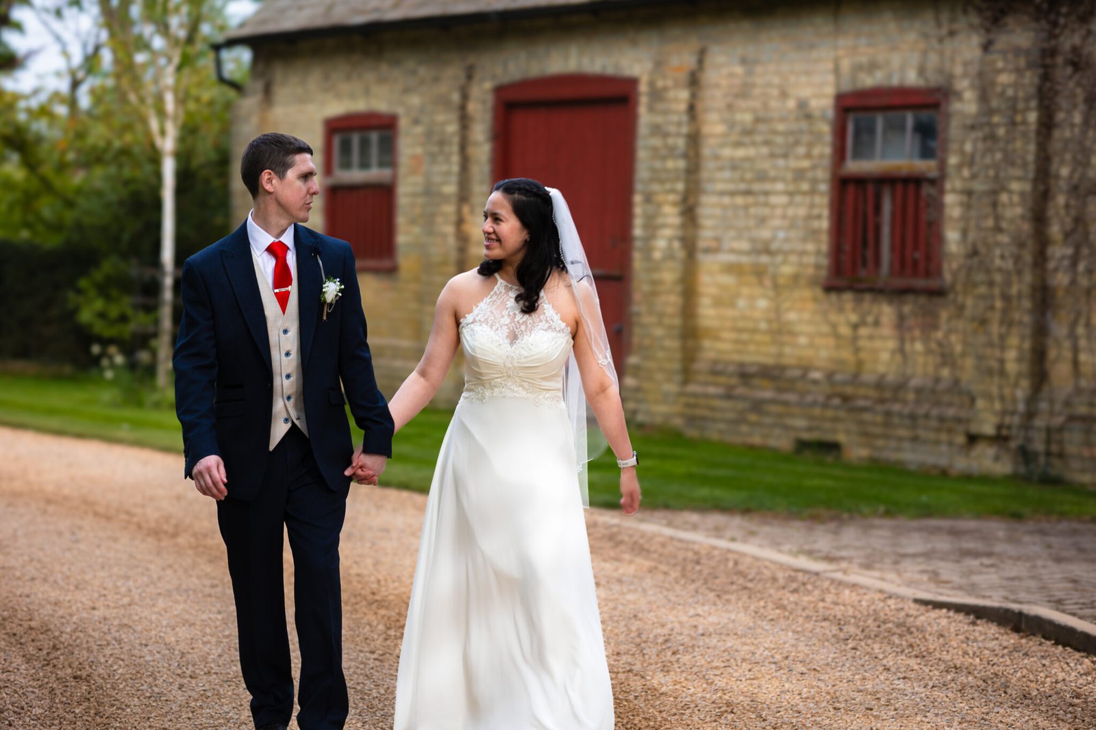 Relaxed countryside wedding at South Farm near Royston.