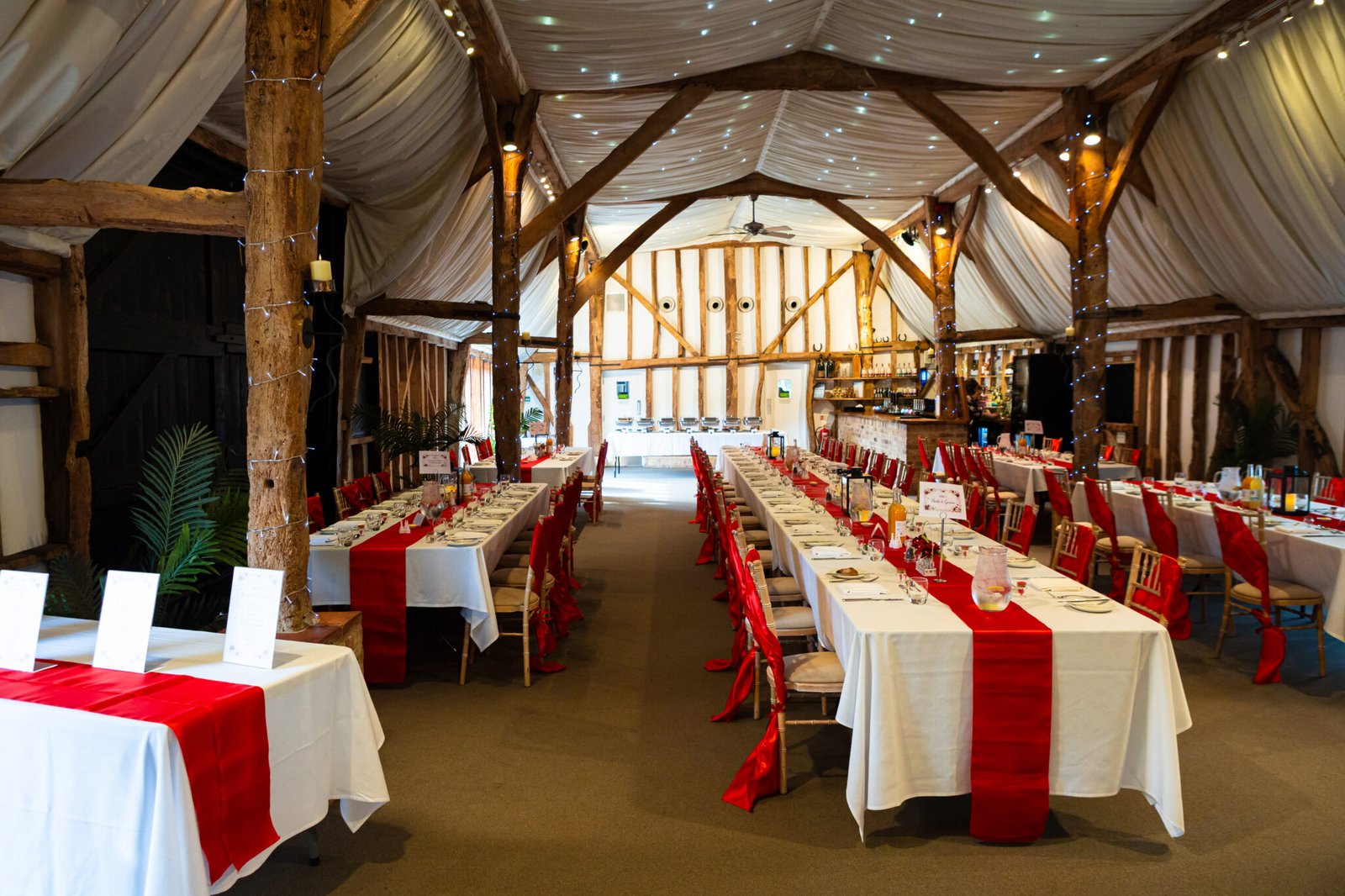 Relaxed countryside wedding at South Farm near Royston.